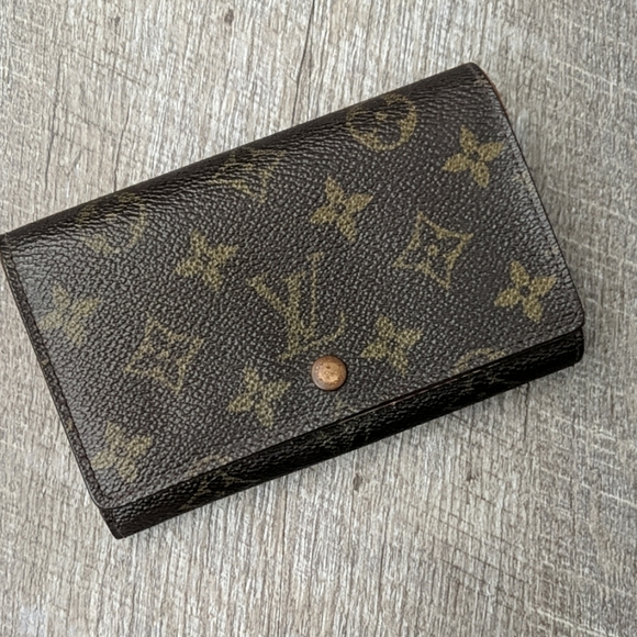 Louis Vuitton Handbags - Authentic Louis Vuitton wallet monogram